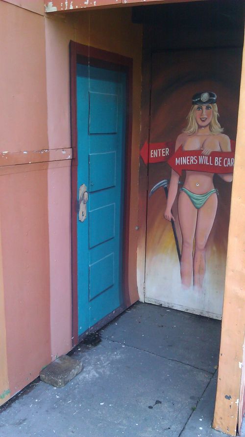 show-02-door1
